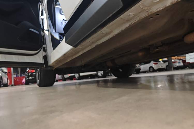 Used Soueast DX8S 2022 1.5T DCT Chieftain Edition 5 Seats Left Side Sill
