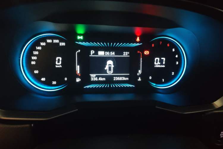 Used Soueast DX8S 2022 1.5T DCT Chieftain Edition 7-Seater Odometer Close Up