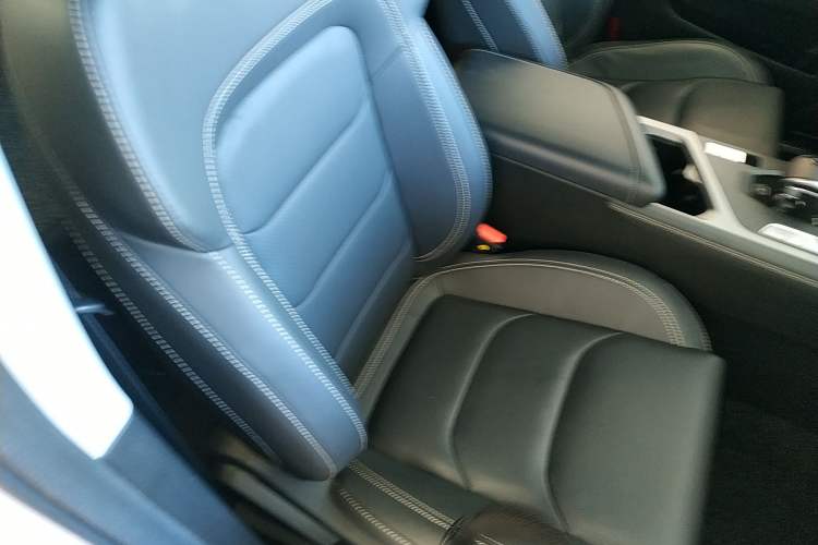 Used Soueast DX8S 2022 1.5T DCT Chieftain Edition 7-Seater Right Front Seat