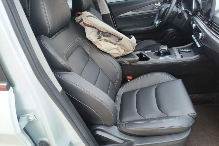 Used Soueast DX8S 2022 1.5T DCT Chieftain Edition 7-Seater Right Front Seat