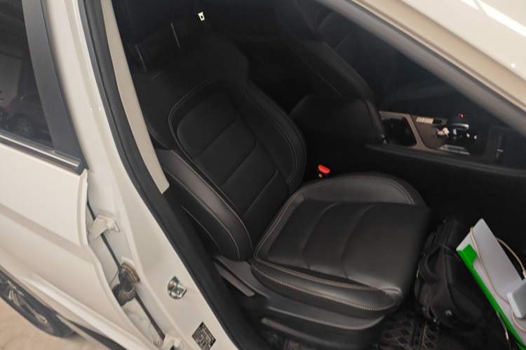 Used Soueast DX8S 2022 1.5T DCT Chieftain Edition 5 Seats Right Front Seat