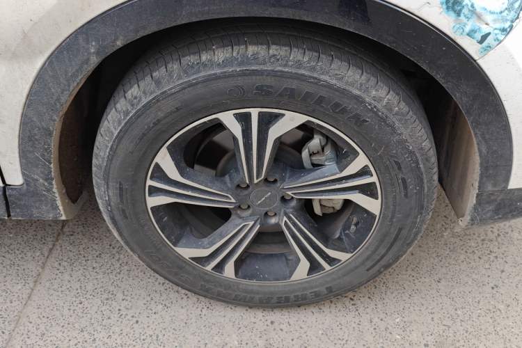Used Soueast DX8S 2022 1.5T DCT Long-Range Version 5 Seats Right Front Wheel Hub