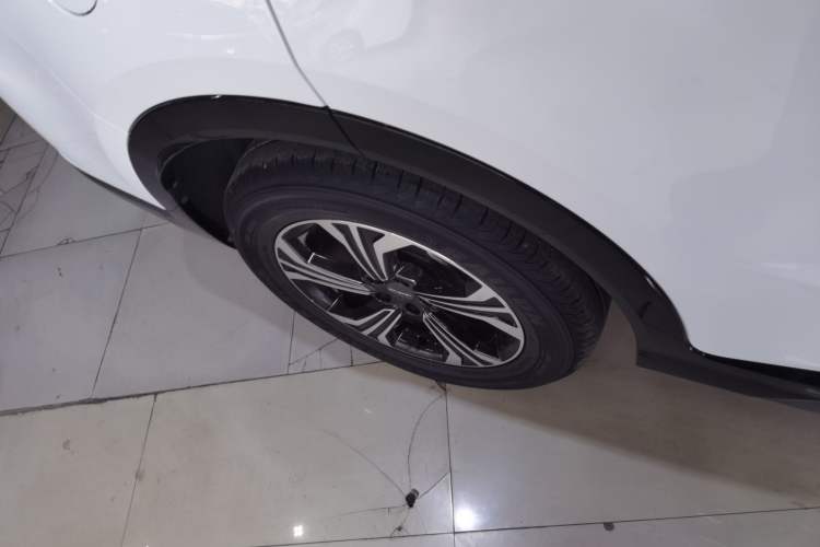 Used Soueast DX8S 2022 1.5T DCT Long-Range Version 7 Seats Right Rear Wheel Hub