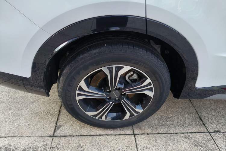 Used Soueast DX8S 2022 1.5T DCT Chieftain Edition 7-Seater Right Rear Wheel Hub