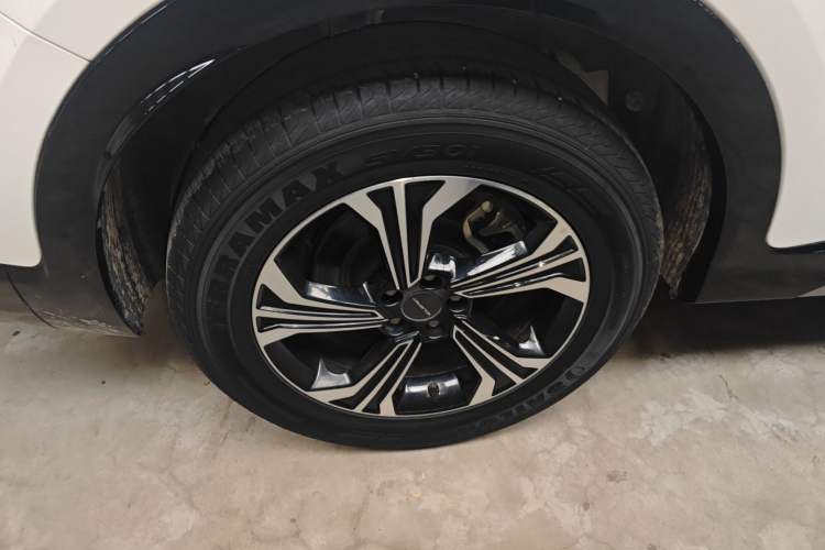 Used Soueast DX8S 2022 1.5T DCT Chieftain Edition 5 Seats Right Rear Wheel Hub