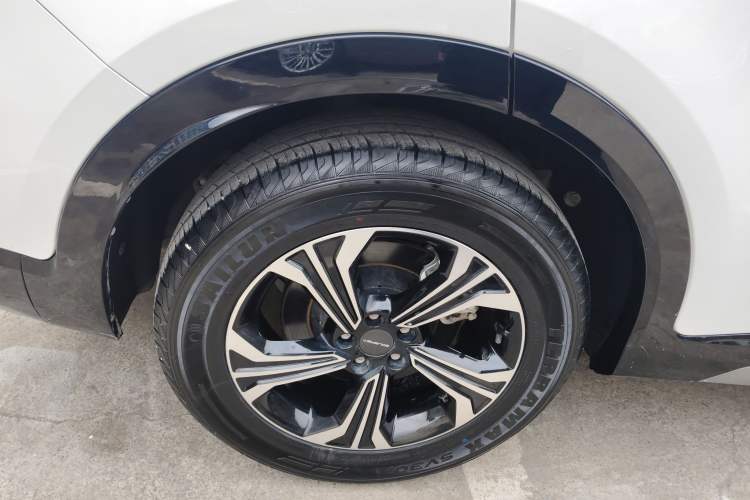 Used Soueast DX8S 2022 1.5T DCT Gulf Edition 7-Seater Right Rear Wheel Hub
