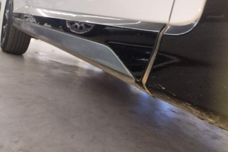 Used Soueast DX8S 2022 1.5T DCT Chieftain Edition 7-Seater Right Side Sill