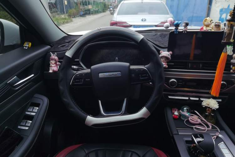 Used Soueast DX8S 2022 1.5T DCT Long-Range Version 7 Seats Steering Wheel