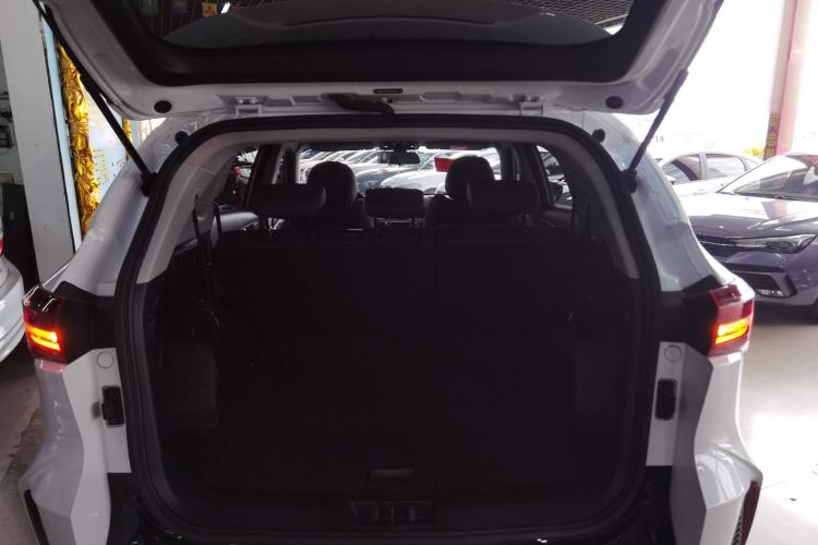 Used Soueast DX8S 2022 1.5T DCT Long-Range Version 7 Seats Trunk
