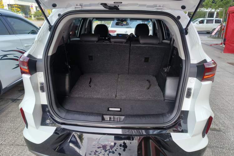 Used Soueast DX8S 2022 1.5T DCT Chieftain Edition 7-Seater Trunk