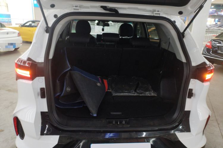 Used Soueast DX8S 2022 1.5T DCT Chieftain Edition 7-Seater Trunk