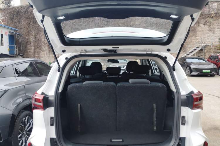 Used Soueast DX8S 2022 1.5T DCT Gulf Edition 7-Seater Trunk