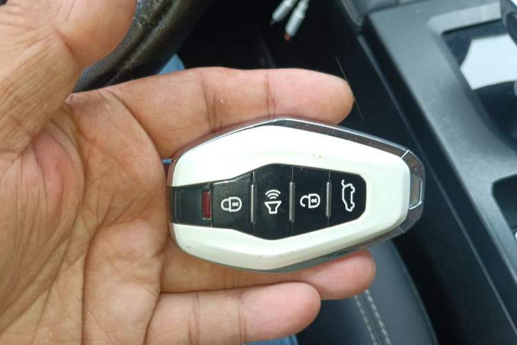 Used Soueast DX8S 2022 1.5T DCT Long-Range Version 5 Seats Vehicle Key