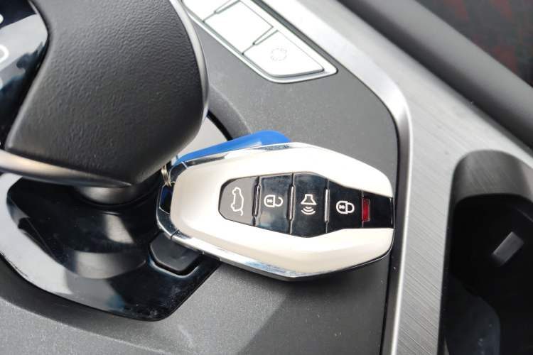 Used Soueast DX8S 2022 1.5T DCT Gulf Edition 7-Seater Vehicle Key