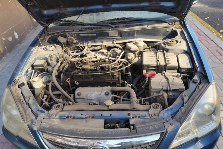 Used Soueast V3 Lingyue 2008 1.5L Manual Luxury Edition Engine Bay