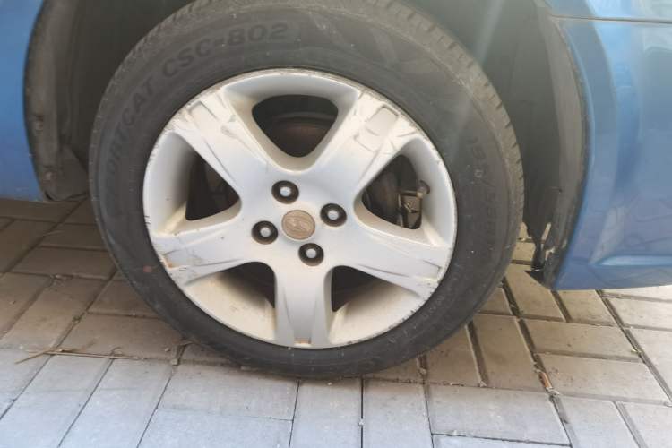 Used Soueast V3 Lingyue 2008 1.5L Manual Luxury Edition Right Front Wheel Hub