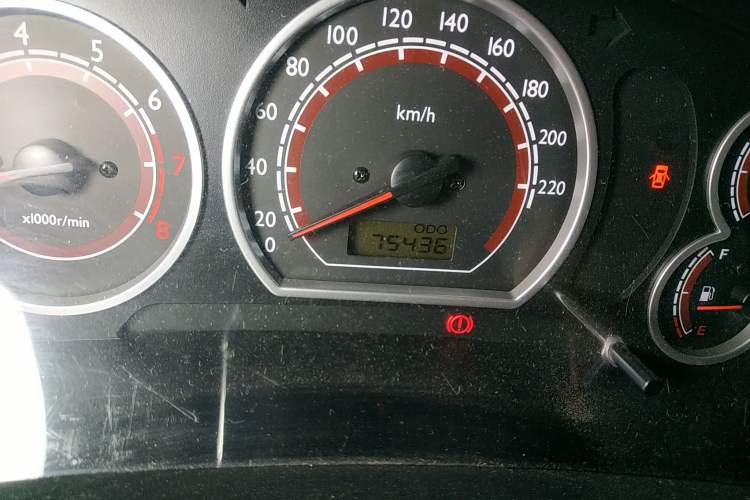 Used Soueast V3 Lingyue 2009 1.5L Manual Flagship Upgrade Edition Odometer Close Up