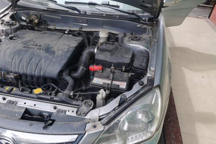 Used Soueast V3 Lingyue 2010 1.5L CVT Flagship Edition Engine Bay Left