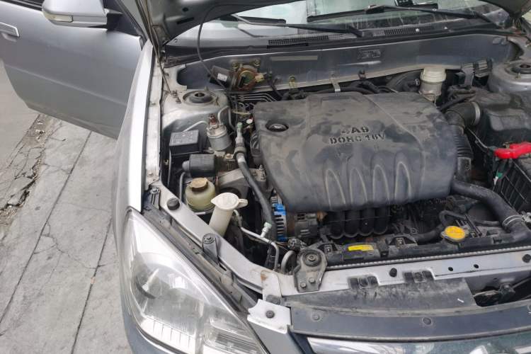Used Soueast V3 Lingyue 2010 1.5L CVT Flagship Edition Engine Bay Right
