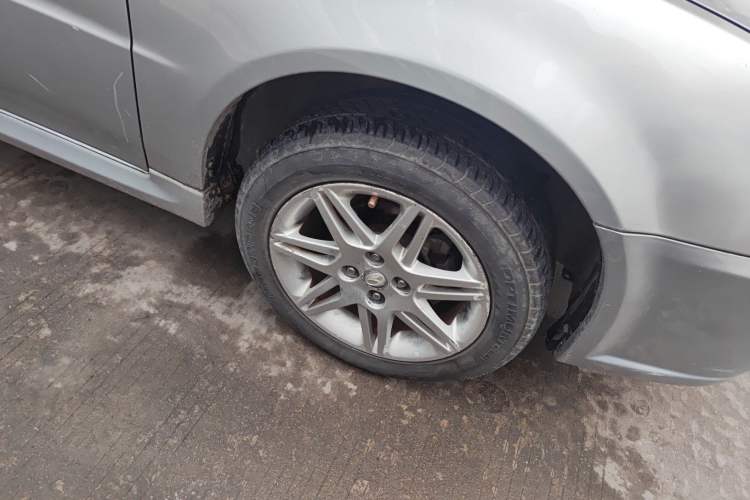 Used Soueast V3 Lingyue 2010 1.5L CVT Luxury Edition Right Front Wheel Hub