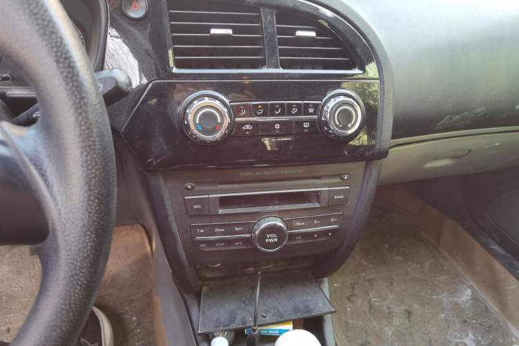 Used Soueast V3 Lingyue 2011 Revised Version 1.5L Manual – Style Edition Audio And AC Panel