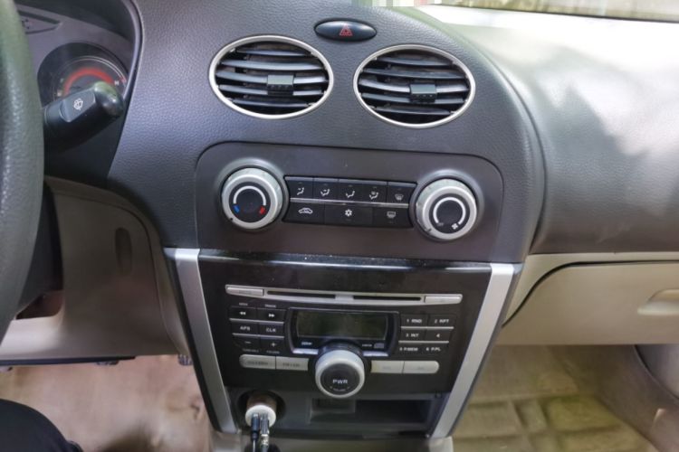 Used Soueast V3 Lingyue 2011 1.5L Manual Comfort Edition Audio And AC Panel