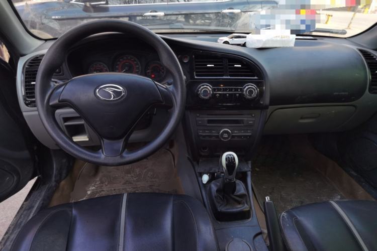 Used Soueast V3 Lingyue 2011 Revised Version 1.5L Manual – Style Edition Center Console
