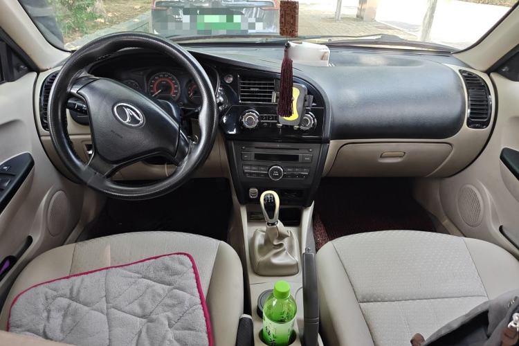 Used Soueast V3 Lingyue 2011 1.5L Manual Comfort Edition Center Console
