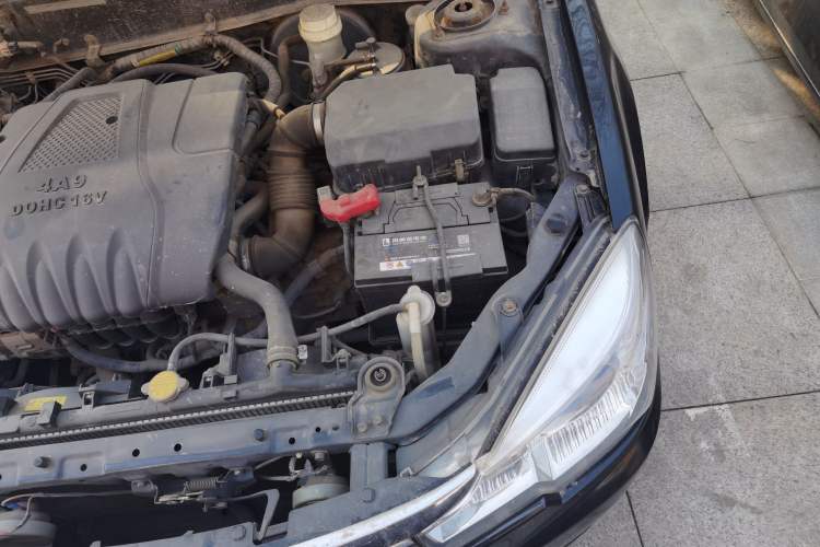 Used Soueast V3 Lingyue 2011 Revised Version 1.5L Manual – Style Edition Engine Bay Left