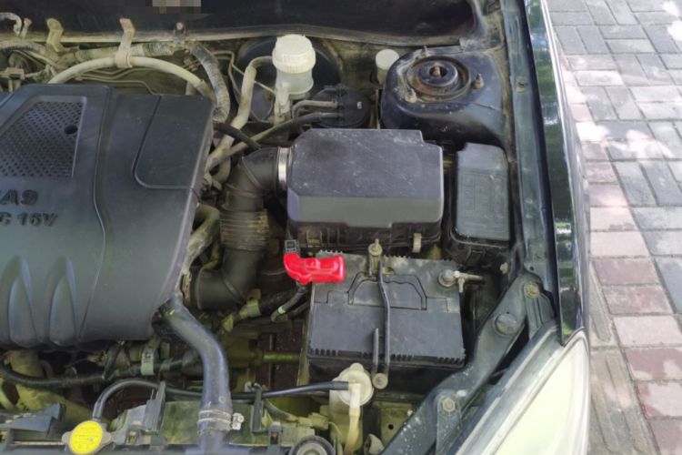 Used Soueast V3 Lingyue 2011 1.5L Manual Comfort Edition Engine Bay Left