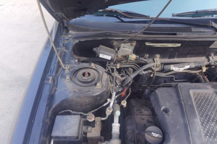 Used Soueast V3 Lingyue 2011 Revised Version 1.5L Manual – Style Edition Engine Bay Right