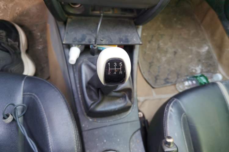 Used Soueast V3 Lingyue 2011 Revised Version 1.5L Manual – Style Edition Gear Lever