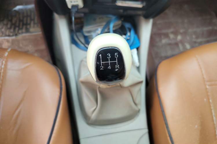 Used Soueast V3 Lingyue 2011 1.5L Manual Happiness Edition Gear Lever