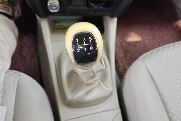 Used Soueast V3 Lingyue 2011 1.5L Manual Comfort Edition Gear Lever