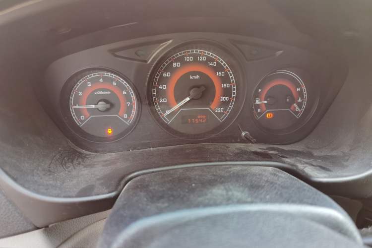 Used Soueast V3 Lingyue 2011 Revised Version 1.5L Manual – Style Edition Odometer Close Up
