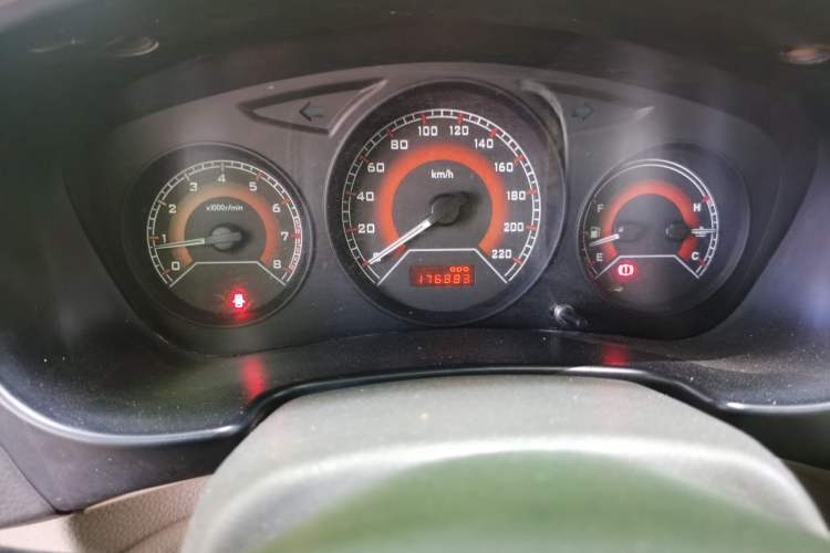Used Soueast V3 Lingyue 2011 1.5L Manual Comfort Edition Odometer Close Up