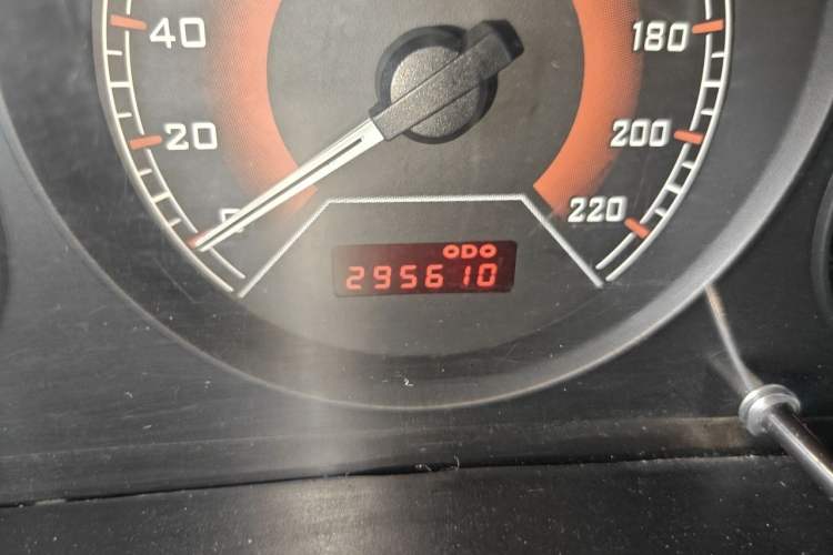 Used Soueast V3 Lingyue 2011 1.5L Manual Comfort Edition Odometer Close Up