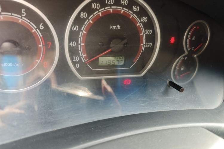 Used Soueast V3 Lingyue 2011 1.5L Manual Happiness Edition Odometer Close Up