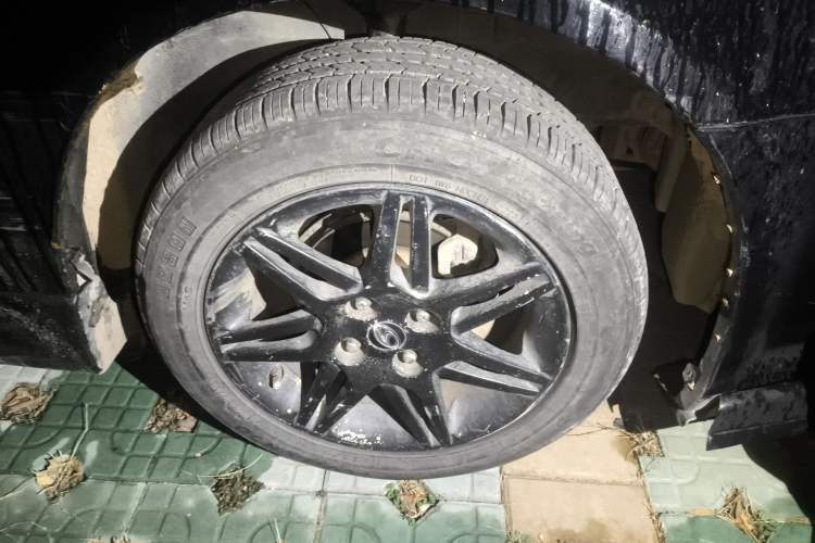 Used Soueast V3 Lingyue 2011 1.5L Manual Flagship Edition Right Front Wheel Hub