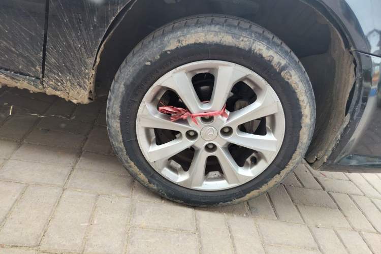 Used Soueast V3 Lingyue 2011 1.5L Manual Happiness Edition Right Front Wheel Hub