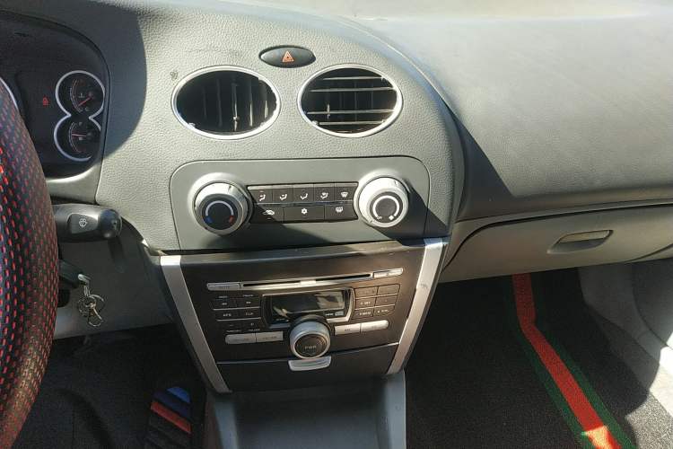 Used Soueast V3 Lingyue 2011 1.5L Manual Happiness Edition Audio And AC Panel