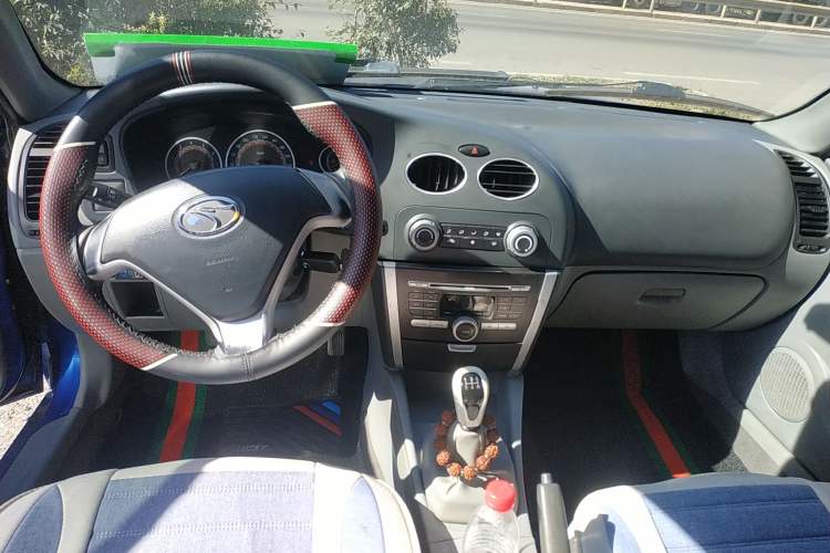 Used Soueast V3 Lingyue 2011 1.5L Manual Happiness Edition Center Console