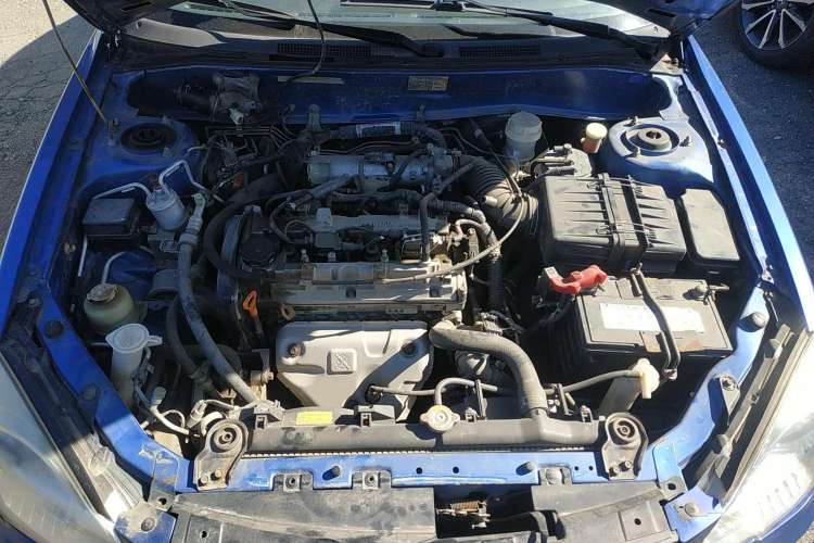 Used Soueast V3 Lingyue 2011 1.5L Manual Happiness Edition Engine Bay