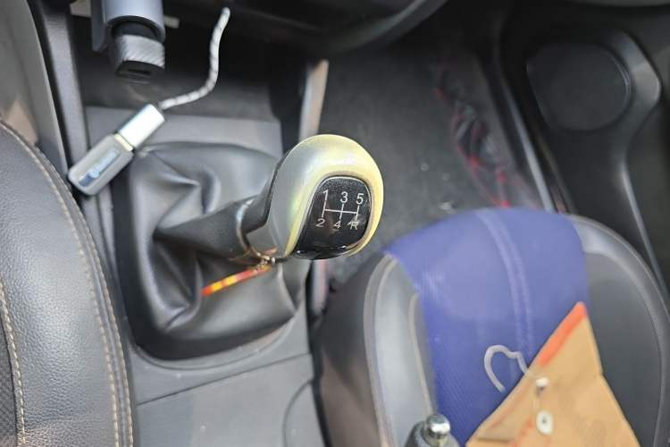 Used Soueast V3 Lingyue 2011 1.5L Manual Style Edition Gear Lever