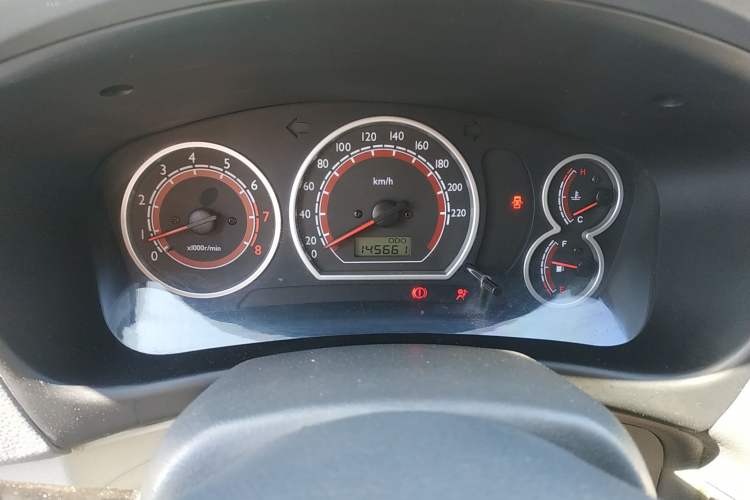 Used Soueast V3 Lingyue 2011 1.5L Manual Happiness Edition Odometer Close Up