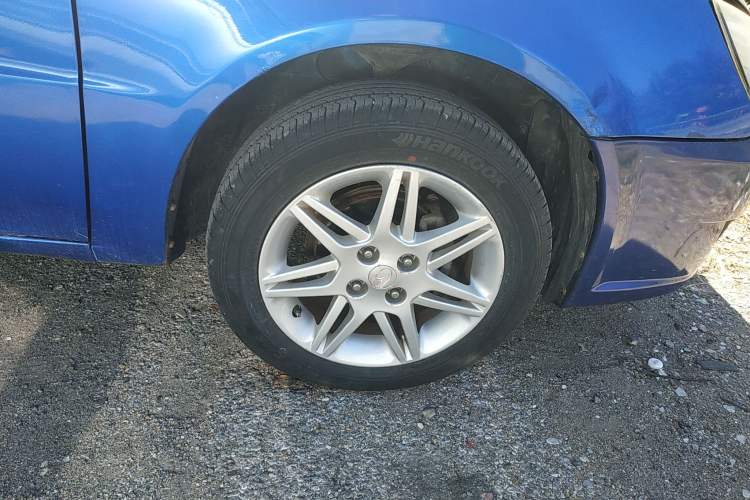 Used Soueast V3 Lingyue 2011 1.5L Manual Happiness Edition Right Front Wheel Hub