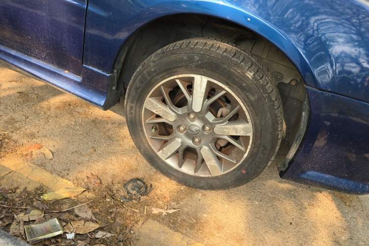 Used Soueast V3 Lingyue 2011 1.5L Manual Style Edition Right Front Wheel Hub