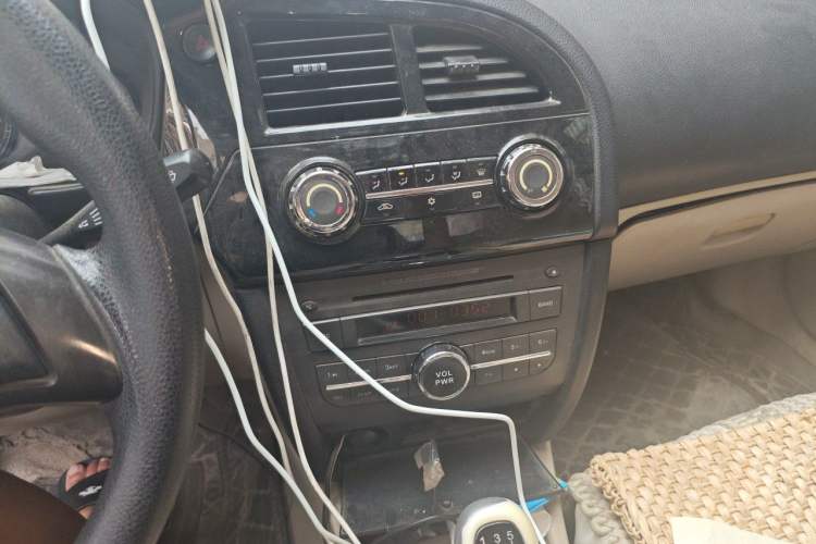 Used Soueast V3 Lingyue 2011 1.5L Manual Comfort Edition Audio And AC Panel