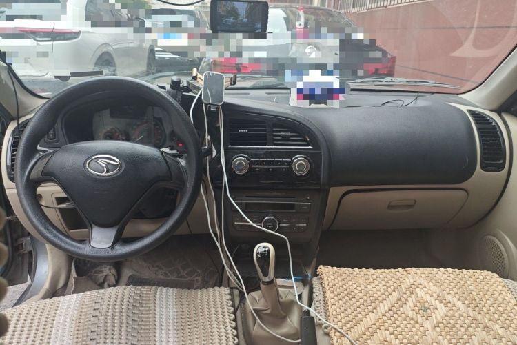 Used Soueast V3 Lingyue 2011 1.5L Manual Comfort Edition Center Console