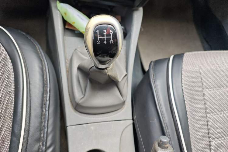 Used Soueast V3 Lingyue 2011 1.5L Manual Comfort Edition Gear Lever